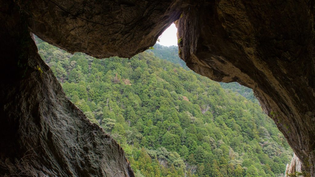 乳岩山鍾乳洞から眺める山々は絶景 - -愛知県新城市にある観光、撮影スポット- -